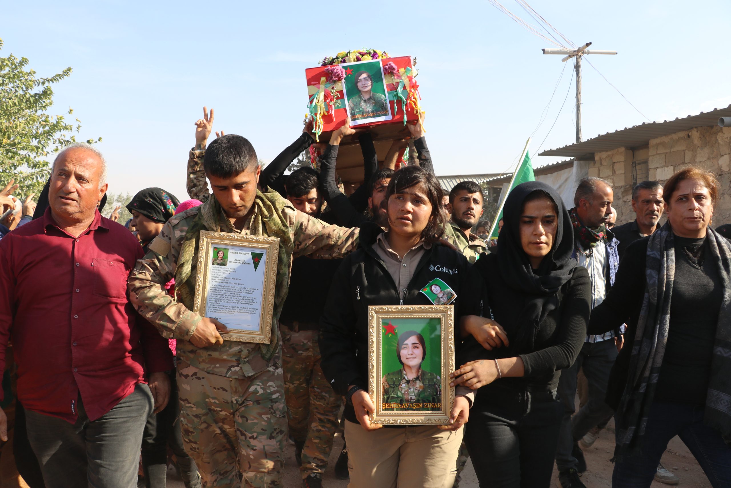 الأهالي في منطقة الشهباء يشيعون جثمان الشهيدة آفاشين زنار