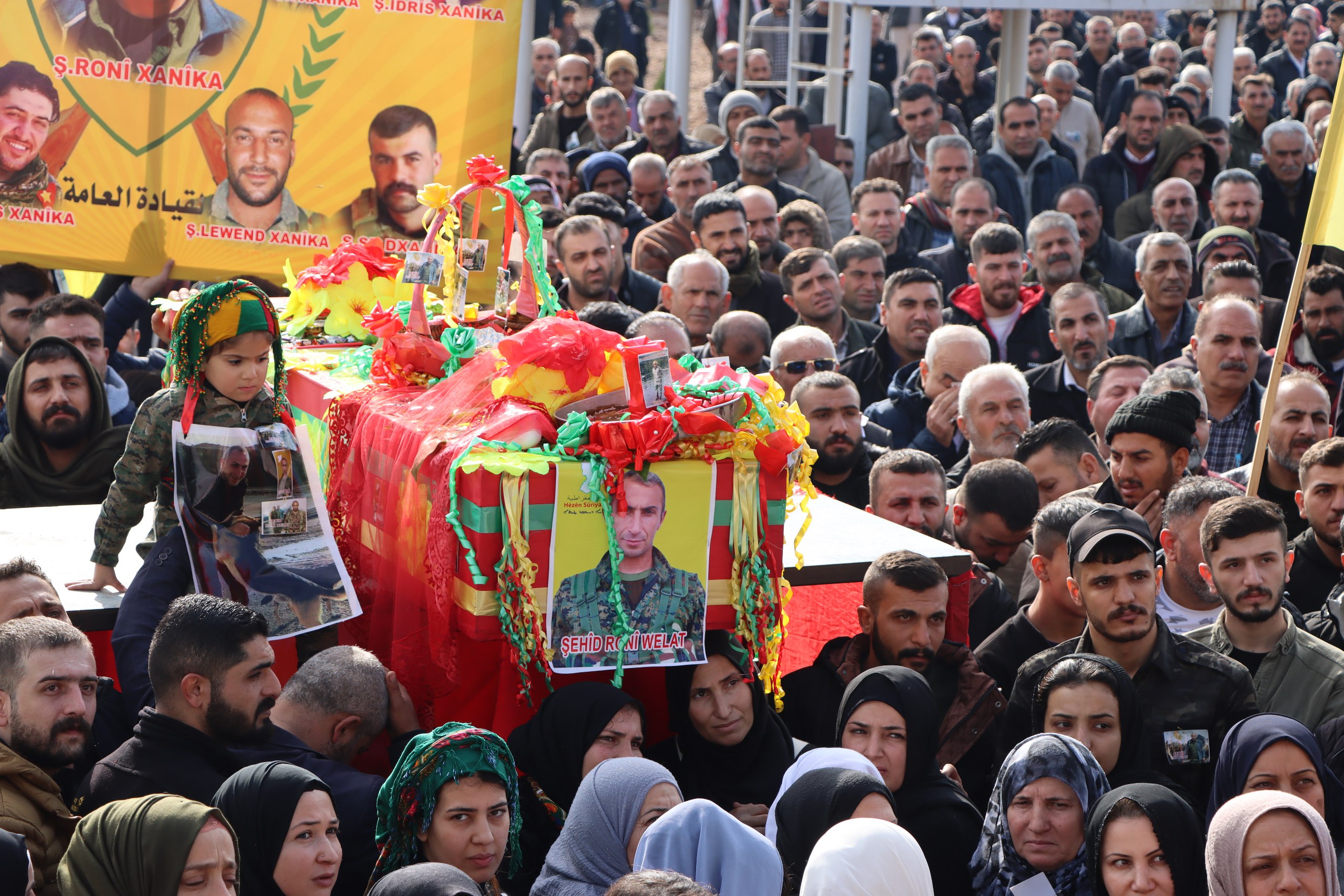 ودَّعَ أهالي مدينة قامشلو جثمان الشهيد البطل روني ولات