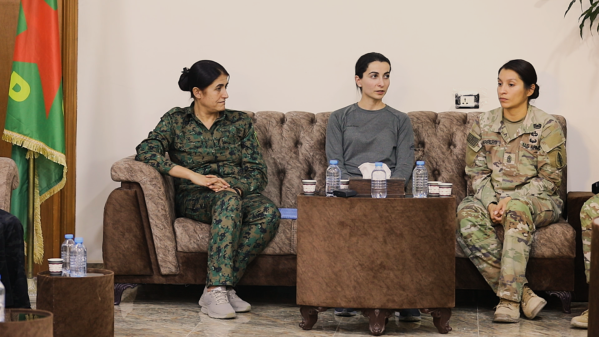 اللقاء بين وحدات حماية المرأة والتحالف