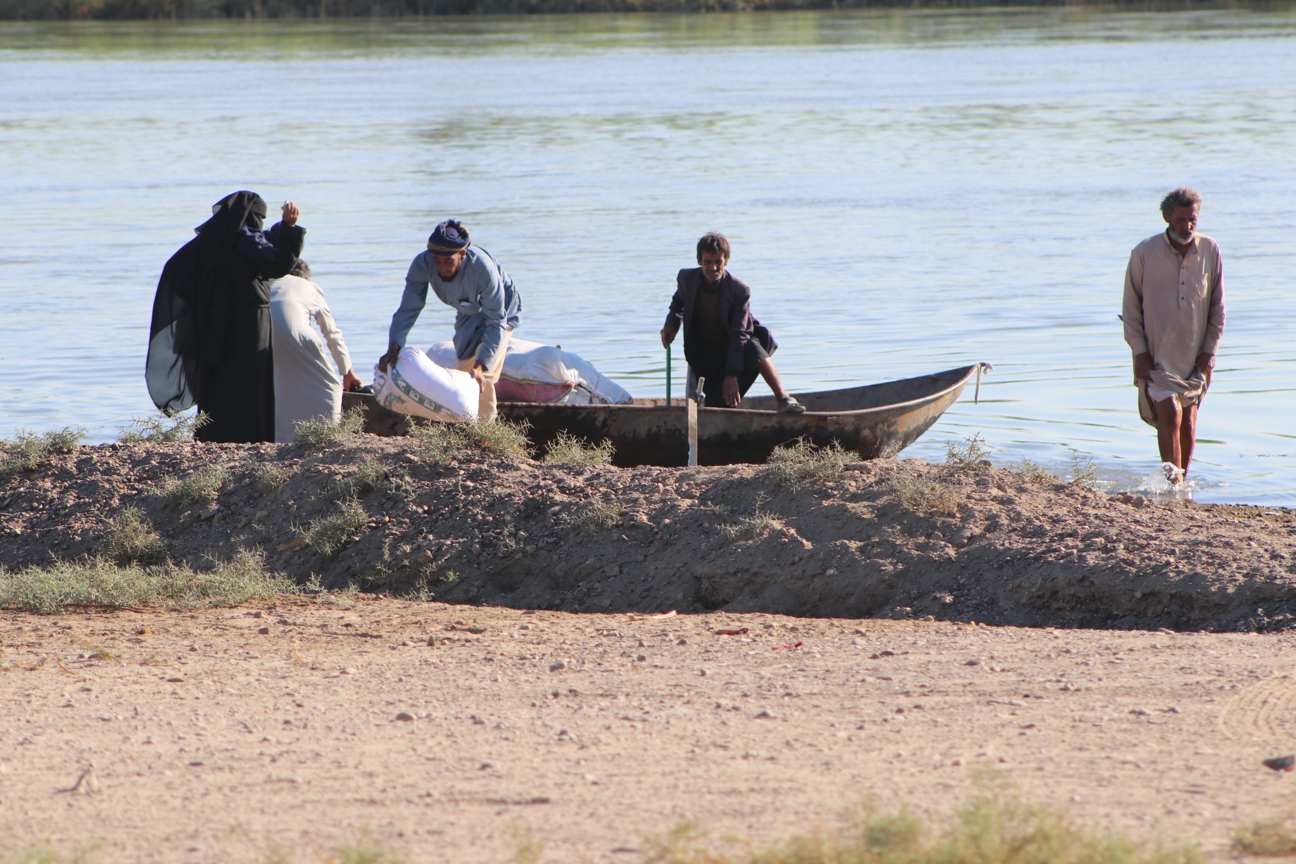 People return to their homes in Deir ez-Zor after seeing the results of the “strengthening security” operation