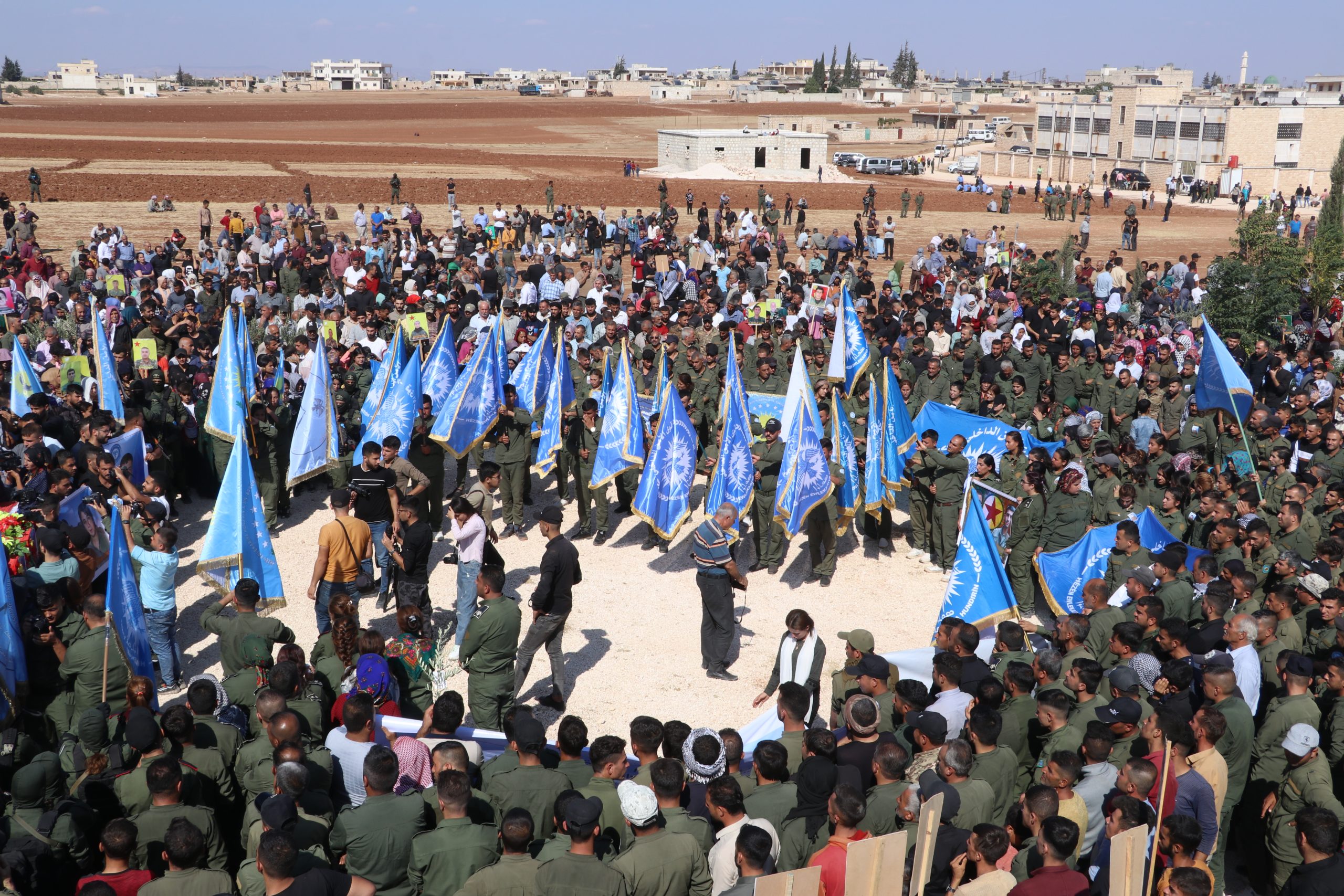 The people of Shehba mourned the security martyrs Cemil Şek Nesan and Ismail Hasan with a mass ceremony.