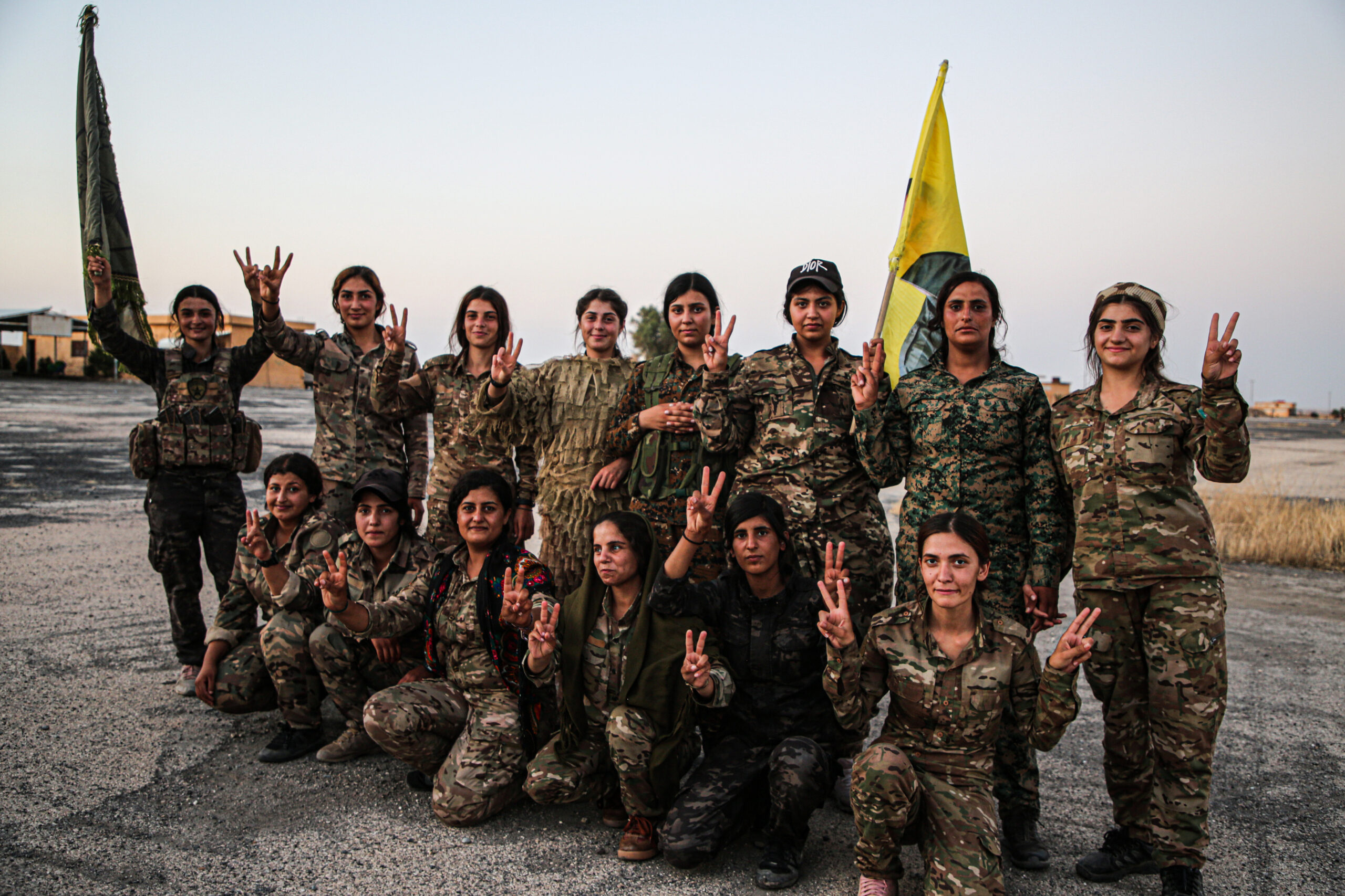 The Martyr Viyan Doran Academy concluded the Martyr Cicek Kobani course, which trained fighters on medium weaponry.