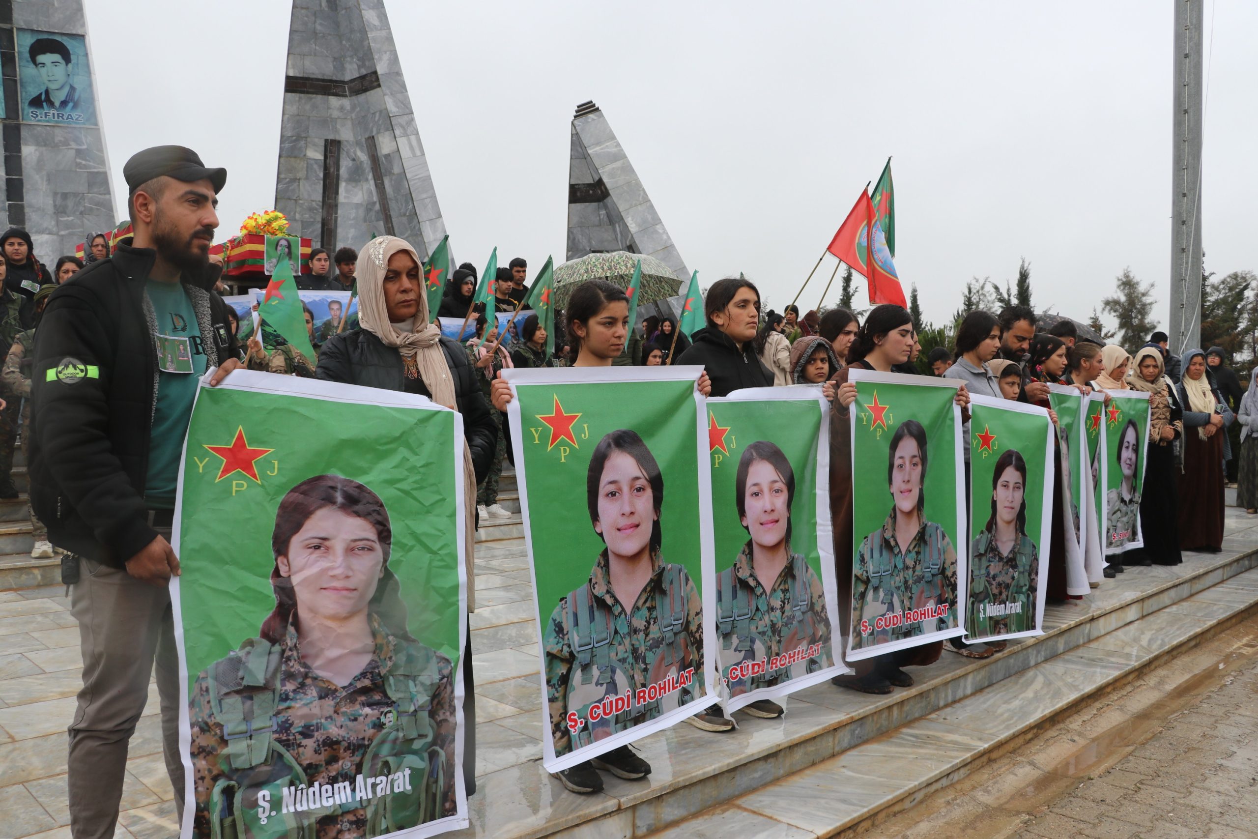 Funeral of two YPJ fighters and commemoration of another in Kobani