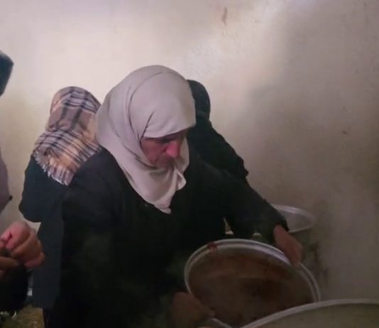 Jin û dayik pişt şervanên xwe ne