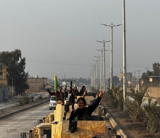 Ji Dêrikê Şervanên YPJ: Dijmin çi dike bila bike, keziyê porê me qusandin em dê bi milyonan, me ji bînayetan davêjin em dê bi hezaran werin li hemberê wan bêtirs bisekinin