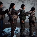 Dêrik: Şoreşgerên YPJ bi dengê berxwedanê ji dilan re peyam didin û bi destên xwe şerê wekî xelatên jinan dixelînin
