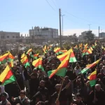 Bi hezaran şêniyên Kobanê ji bo parastina destkeftiyên şoreşê meşiyan