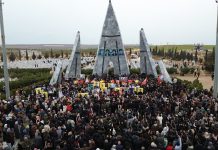 Bi merasîmeke girseyî şêniyên Kobanê 10 şehîden xwe spartin axê