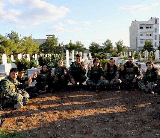 Şervanên YPG û YPJ ‘ê bi hevre 8’ê Adarê pîroz kirin
