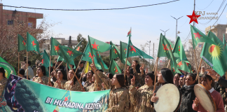 Li Kobanê jin ji bo piştgiriya YPJ`ê meşiyan