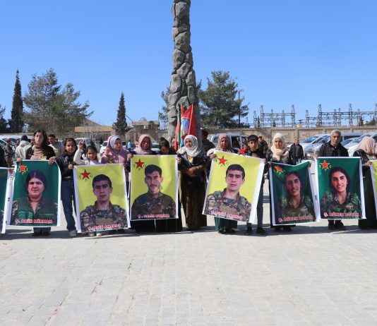 Li Kobanê merasîma 5 şehîdan