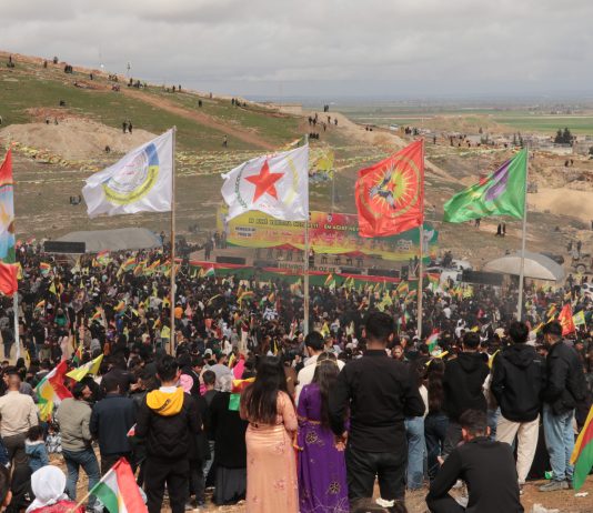 Xelkê Kobanê bi coşeke mezin Newroz pîroz kir û daxwaza azadiya fîzîkî ya Rêber Abdullah Ocalan û yekitiya neteweyî kir