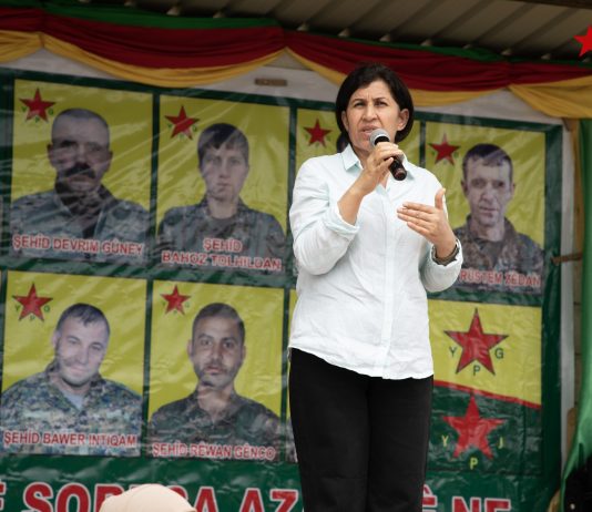 Bi Tevlêbûna Girseyî Li Dêrikê Şehîdên Qereçoxê Hatin Bibîranîn