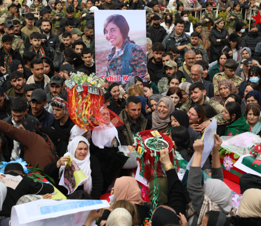 Merasîma cenazeyê 3 şehîdan li bajarê Dêrikê