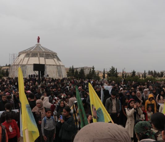 Li Kobanê ji bo 5 şervanên azadiyê merasîm hat lidarxistin