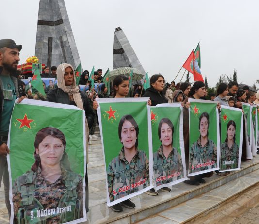 Li Kobanê merasîma 3 şehîdên YPJ`ê