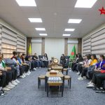 Fermandara Yekîneyên Parastina Jinê (YPJ) “Rohilat Efrîn”, tevî Berdevka YPJ’ê “Roksan Mihemed” û endama Meclîsa Leşkerî “Destîna Heleb”, pêşwazî li tîma jinan a Hîlalê kirin