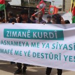 Meşa girseyî ya ku li bajarê Qamişloyê bi boneya Roja Zimanê Kurdî hat li darxistin