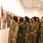 Tevgera Hilala Zêrîn li Navenda Mihemed Şêxo ya Çand û Hunerê a li bajarê Qamişlo çalakiyek hunerî ji bo piştirtiya YPJ’ê organîze kir.