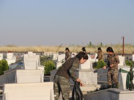 Yekîneyên Parastina jin (YPJ) li Goristana Şehîd Xebat a bajarê Dêrikê dest bi kampanyayeke paqijkirinê kirin.