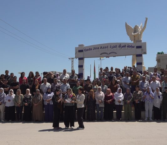 Kobanê Bîranîna Komkujiya Şengalê Ya 12’emîn Bi Daxuyaniyekê Li Dora Qada Jina Azad Bi Bîr Anî