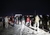 Yekîneyên Parastina Jinê û Lîwaya Hesekê piştî barîna barana zêde û lehiyê li Kampa Waşokani alîkariya penaberên Serê Kaniyê dikin